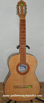 Guitarra Económica modelo GPE de Paracho Vista 12